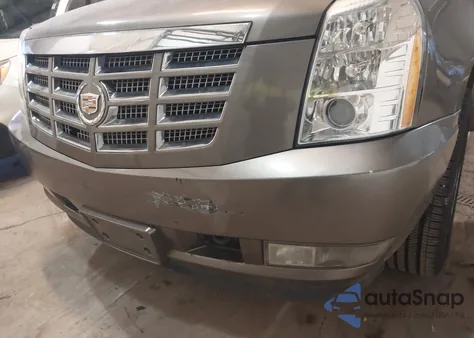 2013 Cadillac Escalade Luxury z USA, uszkodzony, nr VIN 1GYS3BEF4DR147071